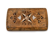 A Georgian tortoise shell snuff box with hand-painted woodgrain simulated finish inlaid with ivory and mother of pearl, 18th/19th century, 11cm wide.