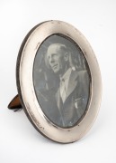 An antique sterling silver picture frame, early 20th century, 18 x 14cm overall, image size 13 x 9cm