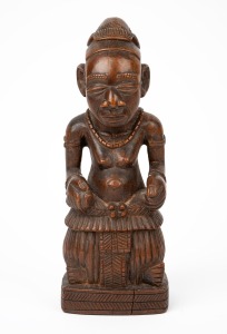 YOMBE protective statue, carved wood, Congo region, 20th century, 26cm high.