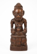 YOMBE protective statue, carved wood, Congo region, 20th century, 26cm high.