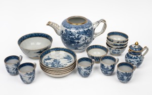 Antique English blue and white porcelain tea ware, comprising of a teapot (no lid), sparrow beak jug, teacups, tea bowls, saucers and bowl, mixed condition, 18th/19th century, (18 items), the teapot 14cm high.