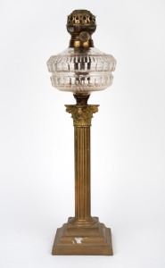 An antique oil lamp with attractive cut crystal faceted font, brass single burner and Corinthian column base, 19th century, 57cm high.