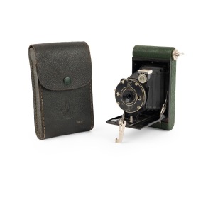 KODAK: British-type Boy Scout film camera, c. 1929, with matching case.