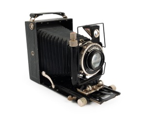VOIGTL&Auml;NDER: Bergheil folding camera, c. 1923, plate dimensions 11 x 7.5cm, Heliar 150mm f4.5 lens [#745041].