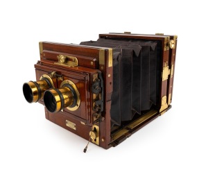 WATSON & SONS: Stereo view camera, c. 1890s, plate dimensions 11.5 x 15.5cm, with twin Watson & Sons lenses, two leather lens caps, and dual rollerblind shutter.