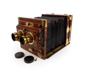 WATSON & SONS: Stereo view camera, c. 1890s, plate dimensions 11.5 x 15.5cm, with twin Watson & Sons lenses, two leather lens caps, and dual rollerblind shutter. - 2