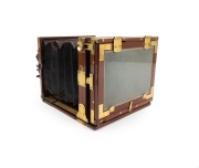 WATSON & SONS: Stereo view camera, c. 1890s, plate dimensions 11.5 x 15.5cm, with twin Watson & Sons lenses, two leather lens caps, and dual rollerblind shutter. - 5
