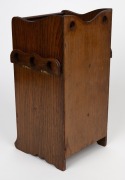 An antique English oak humidor smoker's cabinet with gilt metal fittings and drop-side pipe holders, late 19th century, 32cm high. - 3