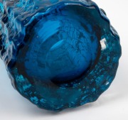 WHITEFRIARS "Bark" glass vase in kingfisher blue, model 9691, designed by GEOFFREY BAXTER, circa 1966, ​​​​​​​23.5cm high. - 3