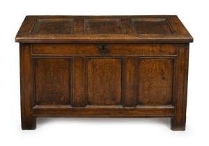 An antique English oak coffer with fielded panel decoration and peg-joint construction, early to mid 18th century, attractive small size of 61cm high, 108cm wide, 50cm deep.