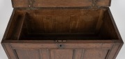 An antique English oak coffer with fielded panel decoration and peg-joint construction, early to mid 18th century, attractive small size of 61cm high, 108cm wide, 50cm deep. - 2