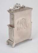 An antique Dutch silver dolls house miniature cabinet, 19th/20th century, ​​​​​​​9cm high, 120 grams. - 3