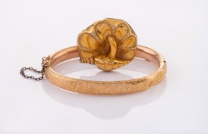 An antique 15ct gold brooch (4.8 grams), together with a 9ct gold bangle (9.6 grams), housed in an antique plush jewellery case branded "J.M. WENDT, ADELAIDE", 19th century, (3 items including the case).