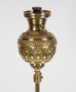 An antique English brass standard lamp with brass font and burner, 19th century, ​​​​​​​136cm high. - 2