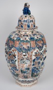 An impressive antique English tin-glazed earthenware lidded vase, in the Chinese style with foo dog top, early 19th century, ​​​​​​​66cm high. - 3