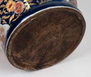 An antique Japanese Imari porcelain lidded urn with foo dog top, Meiji period, 19th century, 73cm high. - 7
