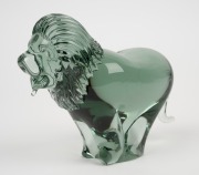 A glass lion statue, unknown maker and age, 16cm high, 19cm long. - 4