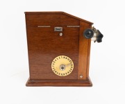 "Le Taxiphote" c. 1899 tabletop stereoscope by Jules Richard (Paris), height approx. 17cm, adjustable focus, internal crank-operated distributor for cycling through up to 25 pre-loaded stereo glass transparencies, with integrated external counter. - 3
