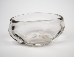 WHITEFRIARS English clear glass hand-blown vase, mid 20th century, 15cm high, 29cm wide.