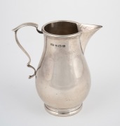 An antique sterling silver sparrow beak jug, made in the George III style, Birmingham, circa 1923, 10.5cm high, 184 grams.