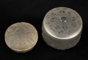 Two French Art Deco frosted glass powder bowls, circa 1930, the largest 6.5cm high, 8.5cm diameter.