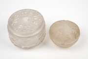 Two French Art Deco frosted glass powder bowls, circa 1930, the largest 6.5cm high, 8.5cm diameter. - 2