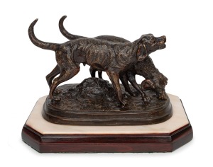 A cast bronze hunting dog statue, mounted on later timber and marble base, 20th century, 22cm high, 32cm wide overall.