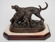A cast bronze hunting dog statue, mounted on later timber and marble base, 20th century, 22cm high, 32cm wide overall. - 2