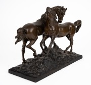 (after) PIERRE-JULES M&Ecirc;NE, "L'Accolade", fine quality antique French bronze horse figure group, 19th century, 24cm high, 32cm wide, 14cm deep. - 2