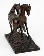 (after) PIERRE-JULES M&Ecirc;NE, "L'Accolade", fine quality antique French bronze horse figure group, 19th century, 24cm high, 32cm wide, 14cm deep. - 4