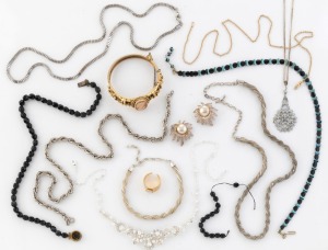 A 9ct gold necklace (4 grams), together with a 9ct gold mounted freshwater pearl pendant, and a group of assorted costume jewellery, (qty)
