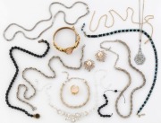 A 9ct gold necklace (4 grams), together with a 9ct gold mounted freshwater pearl pendant, and a group of assorted costume jewellery, (qty)