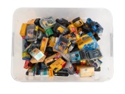 DISPOSABLE CAMERAS: A 1990s accumulation (mostly shells; nevertheless some still with film); brands include Kodak, AGFA, and many others. (160+ items)