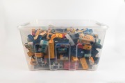 DISPOSABLE CAMERAS: A 1990s accumulation (mostly shells; nevertheless some still with film); brands include Kodak, AGFA, and many others. (160+ items) - 2
