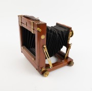 THORNTON-PICKARD: "College" triple-extension view camera, c. 1912, plate dimensions 16.5 x 12cm (glass absent), uninscribed brass lens with iris diaphragm, Thornton-Pickard roller-blind shutter. - 2