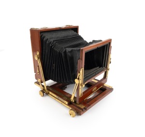 HOUGHTON: "Triple Victo Stereo" view camera, c. 1900s, plate dimensions 16 x 11.5cm, no lens.