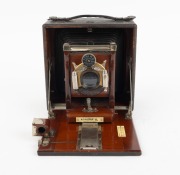 GUNDLACH: "Korona II" folding camera, c. 1920s, plate dimensions 9.5 x 12cm, Wollensak pneumatic shutter. - 3
