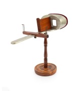 1900 PARIS EXPOSITION UNIVERSELLE: H.C. White Co. handheld stereoscope on stand, with "Exposition Universelle Internationale 1900" logo embossed on metal visor; height 30cm.