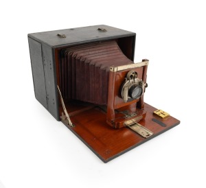MANHATTAN OPTICAL: "Wizard B" folding camera, c. 1920s, plate dimensions 12 x 17cm, Bausch & Lomb lens and shutter.