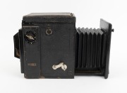 THORNTON-PICKARD: "Junior Special Ruby Reflex" SLR camera, c. 1920s, plate dimensions 13 x 7cm, Ross Homocentric 7" f6.3 lens. - 2