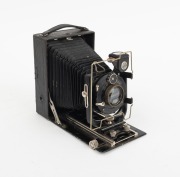 ZEISS IKON: "Maximar" (207/1) folding camera, c. 1927, plate dimensions approx. 11 x 8cm, Tessar 135mm f4.5 lens, Klio shutter; offered in matching leather case with additional film back and 6 plate holders. - 2