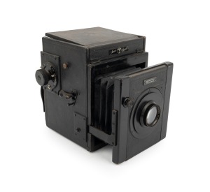 THORNTON-PICKARD: "Junior Special Ruby Reflex" SLR camera, c. 1920s, plate dimensions 8 x 10cm, Taylor-Hobson Cooke Anastigmat 5&frac34;" f4.5 lens.