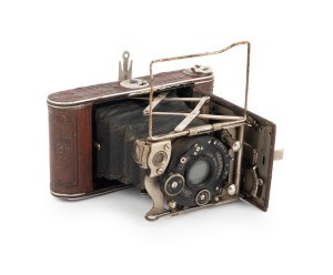 ZEISS IKON: Piccolette 545/12 "Luxus" folding camera, c. 1927, Tessar 75mm f4.5 lens, Compur shutter, brown leather covering.