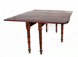 DINING TABLE: An early cedar Pembroke gateleg dining table with reeded edge on finely turned legs with huon pine string inlay. Tasmanian origin, c1830s. Height 75cm, width 112cm depth 138cm (open). PROVENANCE available.