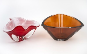 HINERI Japanese art glass bowl, together with an amber glass bowl, 20th century, (2 items), 24cm and 23cm wide.