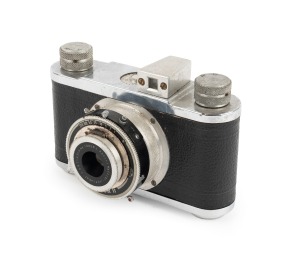 M&Uuml;NCH: Lucida viewfinder camera, c. 1949, K&ouml;hler Wetzlar "Antrakar" 35mm f3.5 lens, Prontor II shutter.