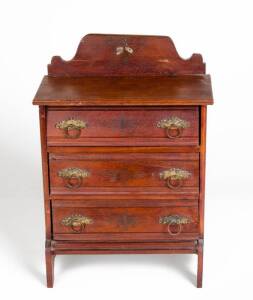 Miniature chest of 3 drawers in a folkart style with gilt metal handles. Height 34cm, width 24cm, depth 12cm