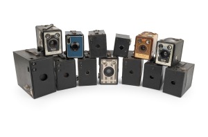 KODAK: Diverse group of early-20th century box cameras; noted c. 1929 No.2 Portrait Brownie (blue version); the largest approx. 16 x 10 x 18cm. (13 items)