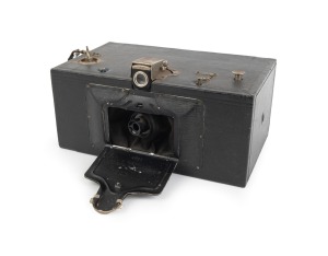 KODAK: "3A Panoram-Kodak" rollfilm camera [#1547], c. 1926.