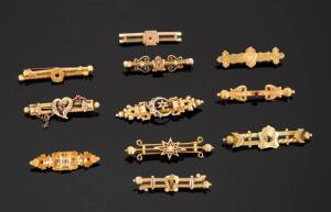 VARIOUS AUSTRALIAN BAR BROOCHES: Maker's include Willis of Melbourne; H. Simonsen of Melbourne; Aronson & Co. of Melbourne: Rosenthal, Aronson and Co. Melbourne; Duggin, Shappere and Co. of Melbourne. Stamped 9 and 15ct gold. Weight 31.35 grams.